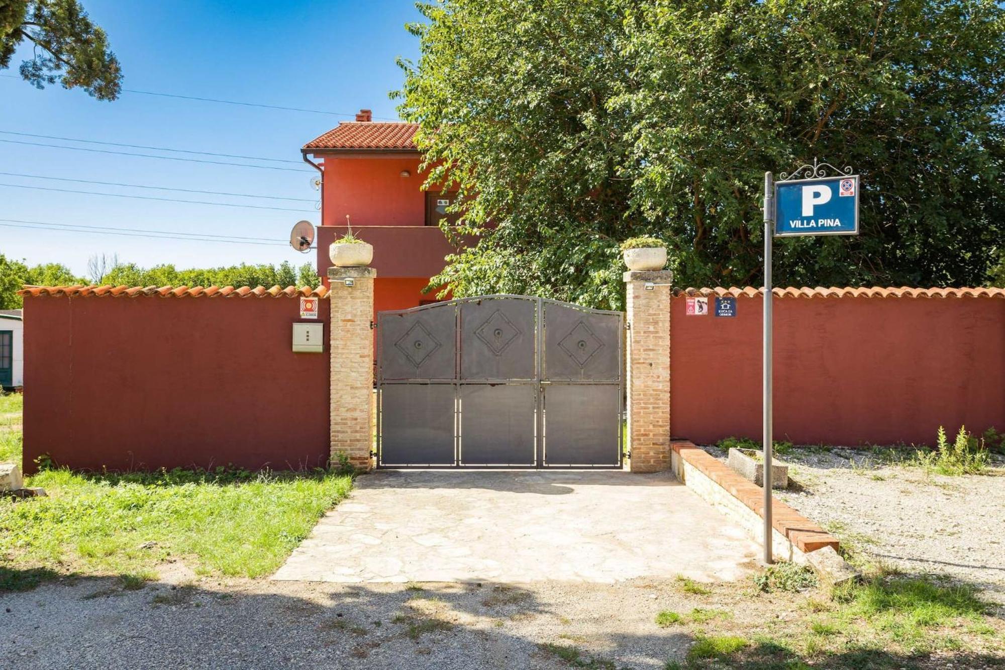 Holiday Home Pina Pula Ngoại thất bức ảnh